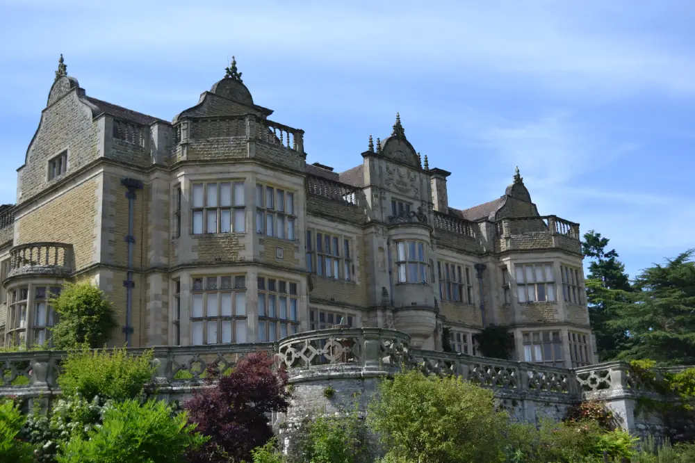 Stokesay Court